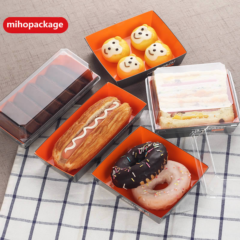 带塑料盖的寿司纸餐盒